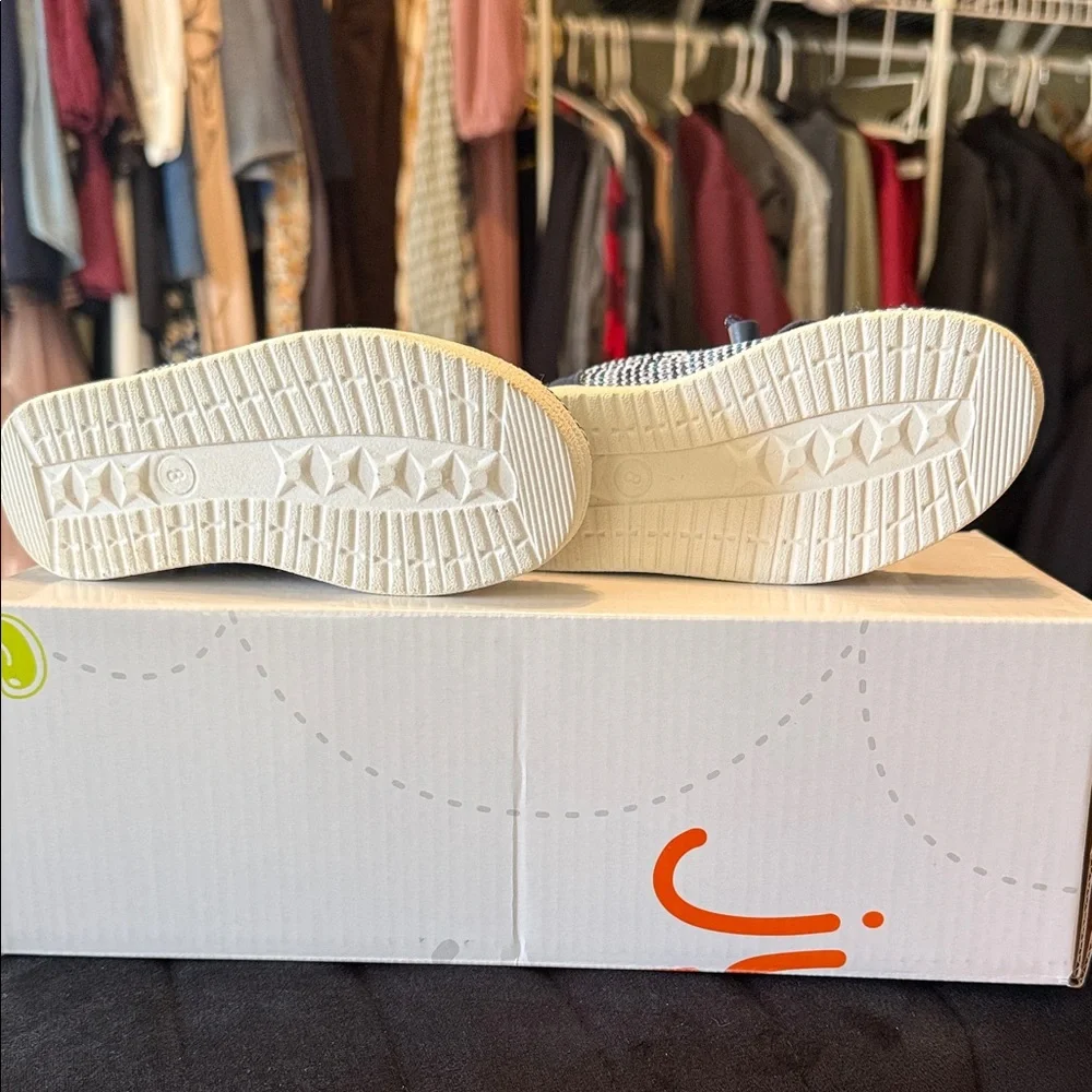 Kids Moccasins in Black and Cream